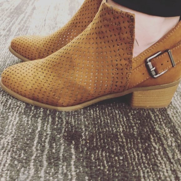 Universal Thread Shoes - Universal Thread Camdyn Laser Cut Buckle Bootie